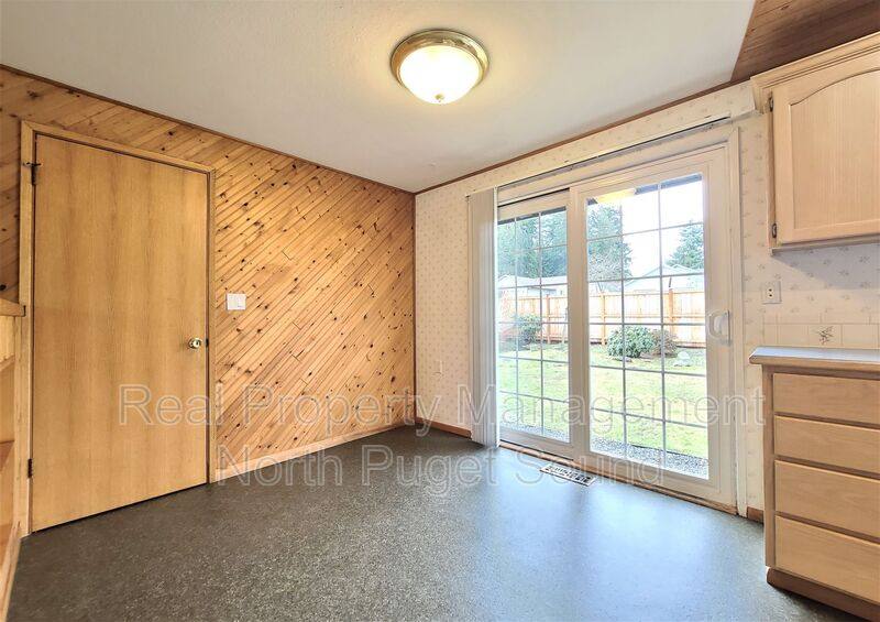 House for rent at 8002 W Glen Dr, Everett, WA 98203