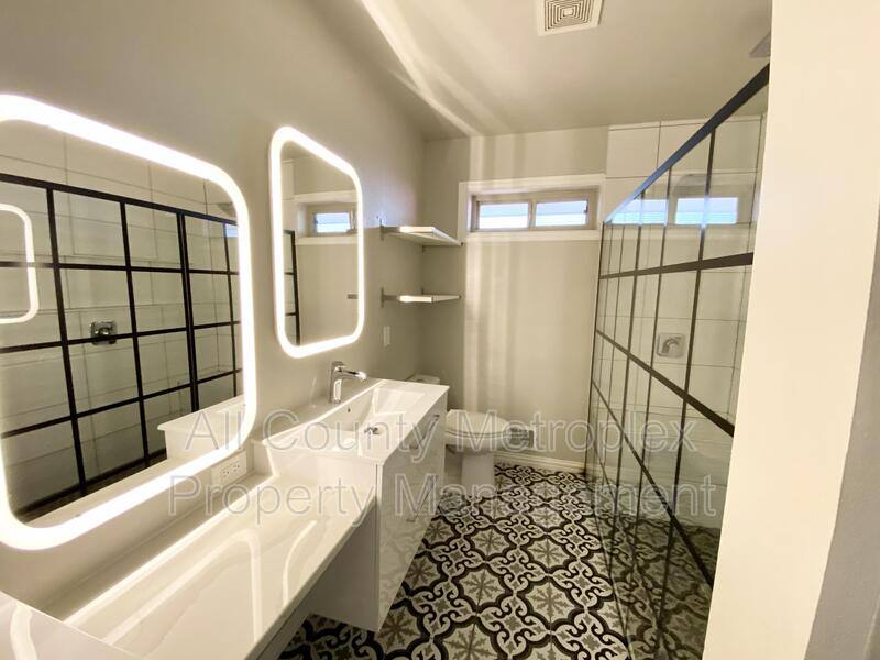 House for rent at 13318 Southview Lane, Dallas, TX 75240