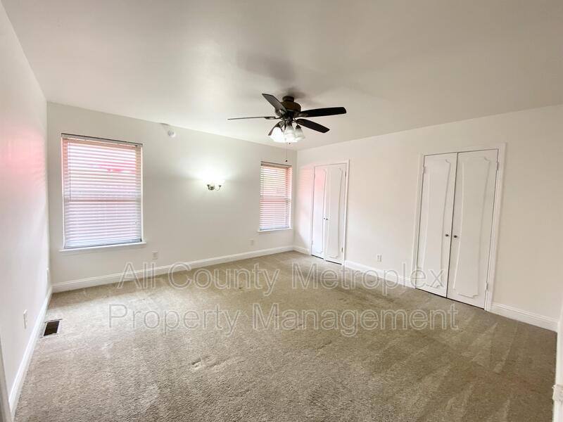 House for rent at 13318 Southview Lane, Dallas, TX 75240