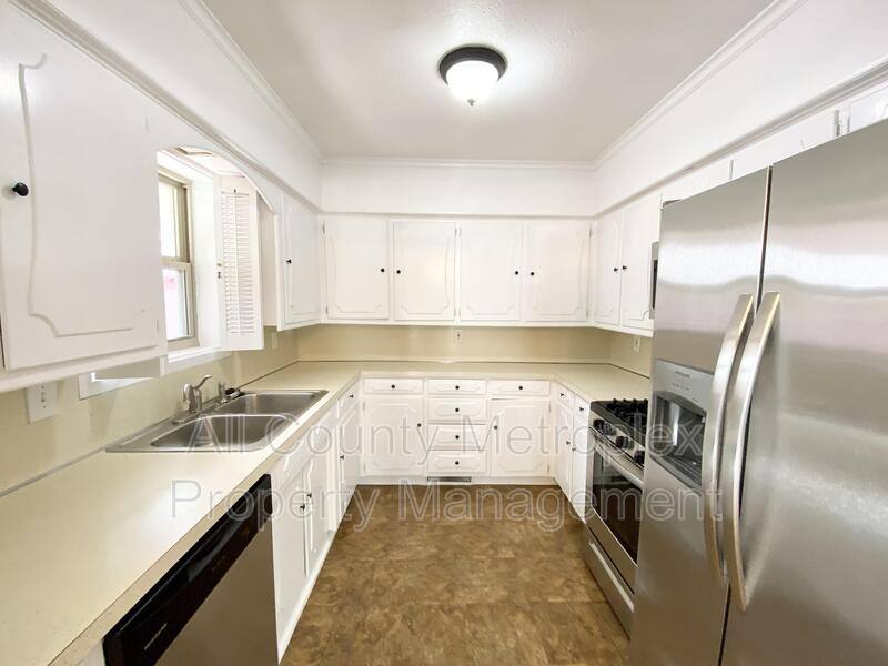 House for rent at 13318 Southview Lane, Dallas, TX 75240
