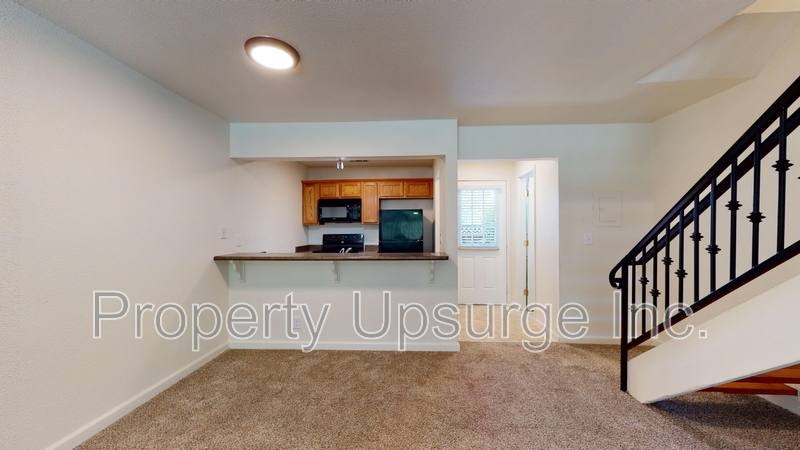Townhouse for rent at 3220 C St #6, Redding, CA 96002