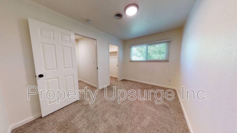 Townhouse for rent at 3220 C St #6, Redding, CA 96002