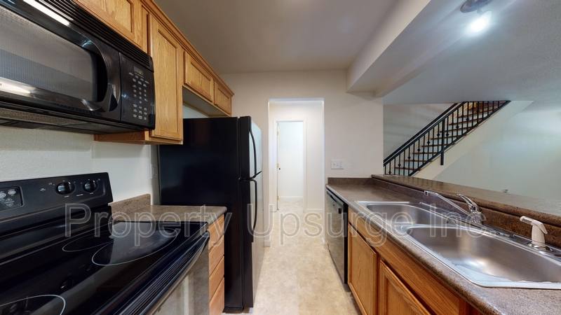 Townhouse for rent at 3220 C St #6, Redding, CA 96002