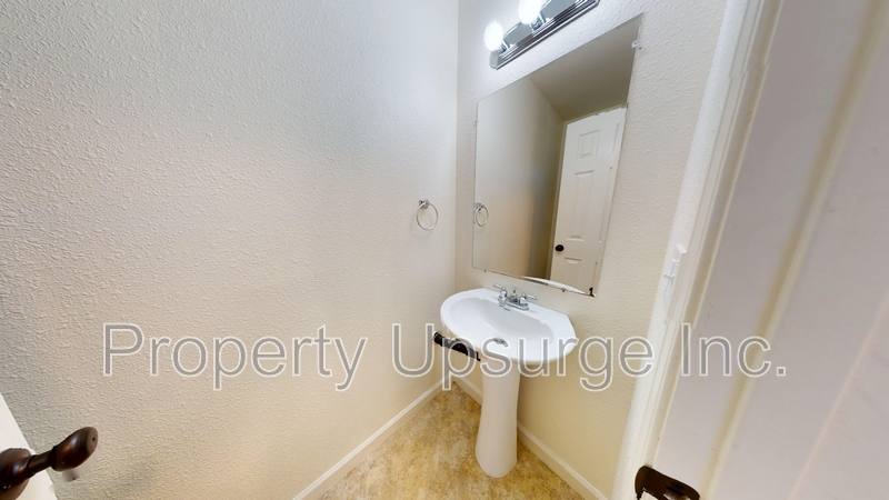 Townhouse for rent at 3220 C St #6, Redding, CA 96002