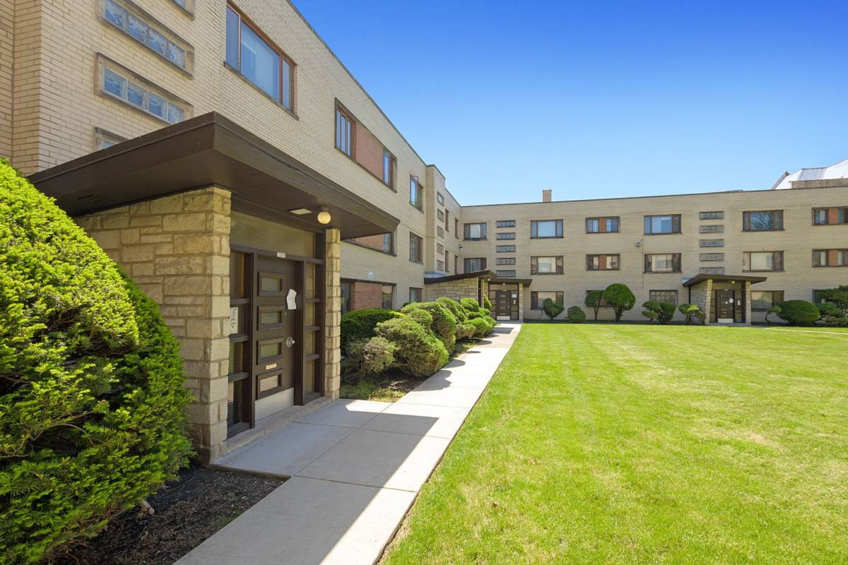 Apartment for rent at 10539-10555 S Hale Ave, Chicago, IL 60643