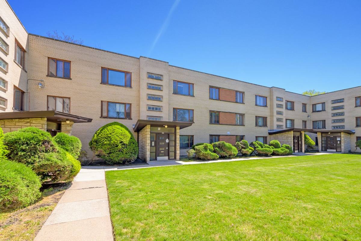 Apartment for rent at 10539-10555 S Hale Ave, Chicago, IL 60643