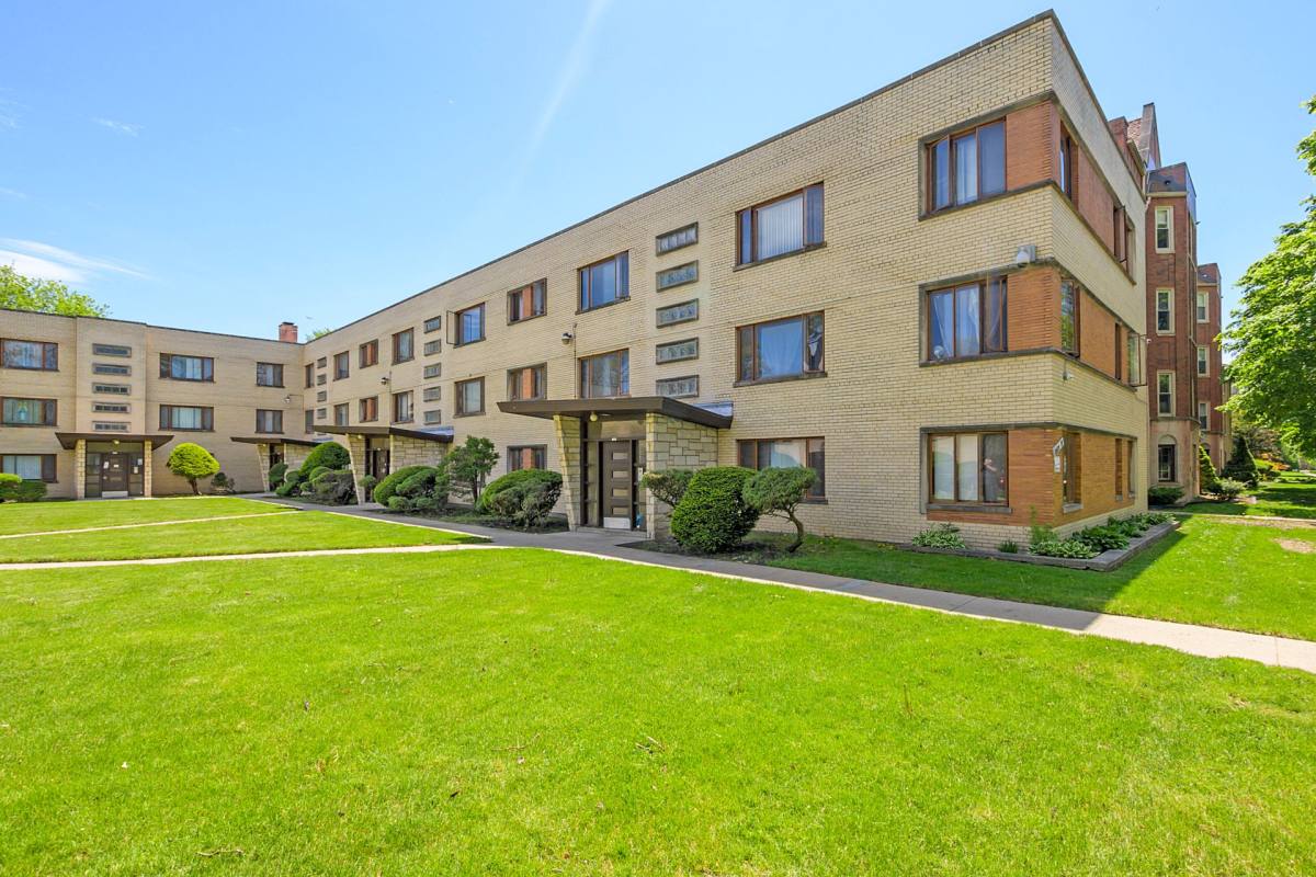 Apartment for rent at 10539-10555 S Hale Ave, Chicago, IL 60643