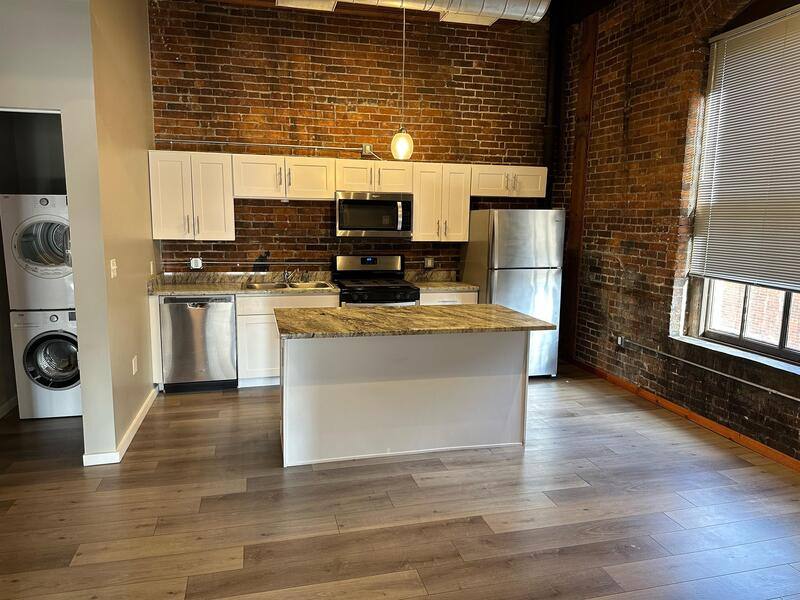 Apartment for rent at 116 N 5th St #208, Burlington, IA 52601