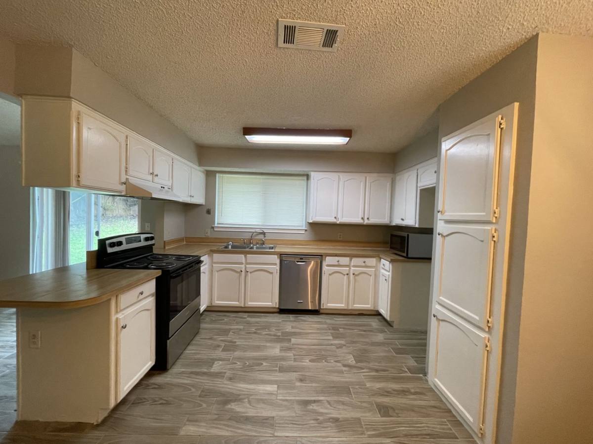 House for rent at 3718 French Wood Dr, Arlington, TX 76016