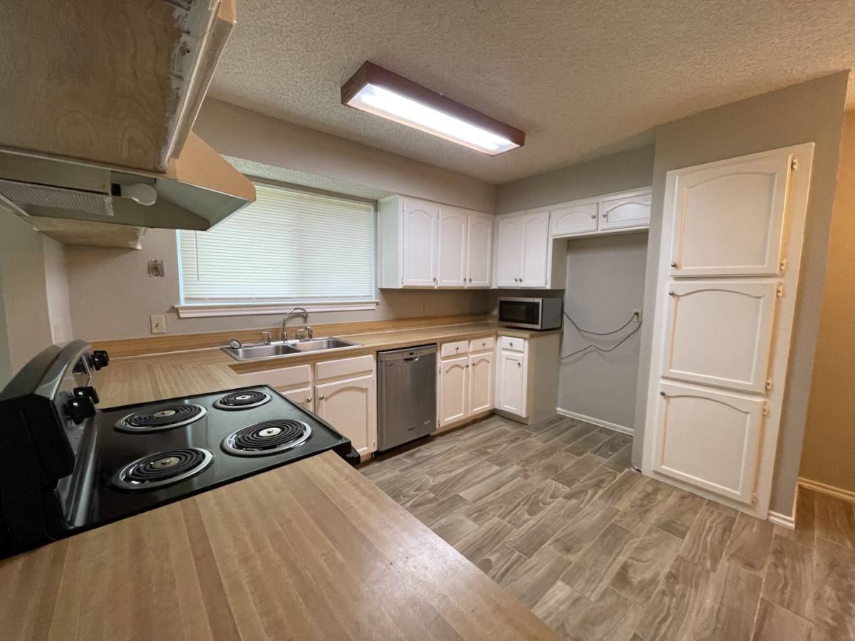 House for rent at 3718 French Wood Dr, Arlington, TX 76016