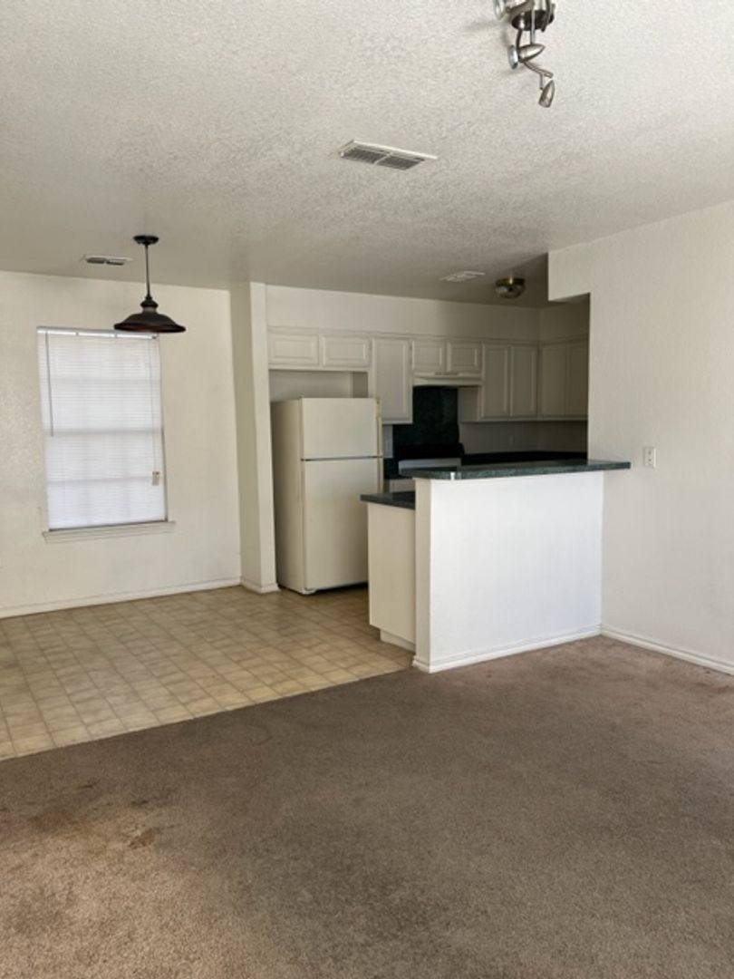 Apartment for rent at 916-924 W Mulberry St, Denton, TX 76201