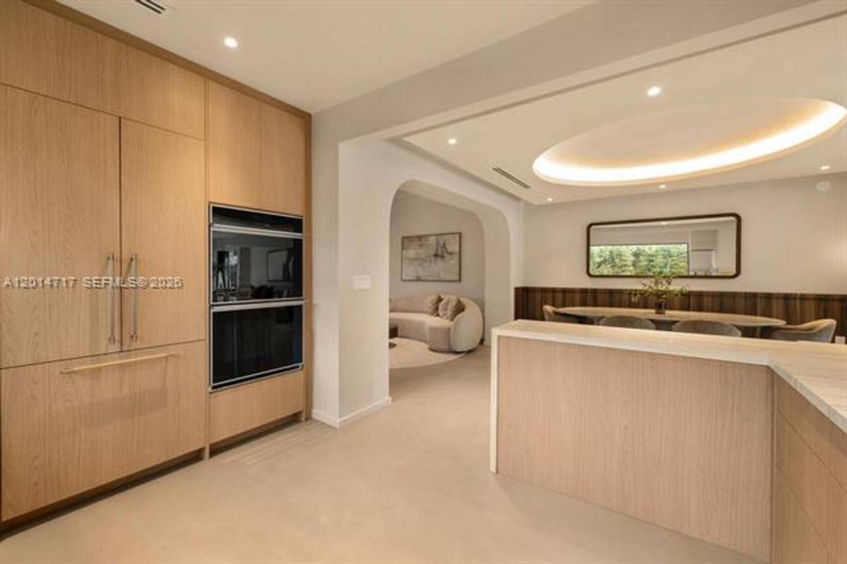 House for rent at 4430 Royal Palm Ave, Miami Beach, FL 33140