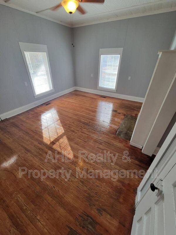 House for rent at 1013 Attica St, Burlington, NC 27215