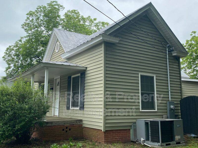 House for rent at 1013 Attica St, Burlington, NC 27215