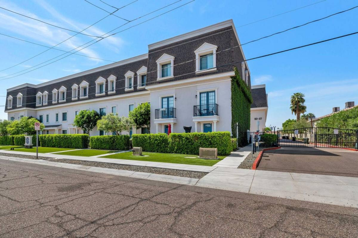 Townhouse for rent at 4438 N 27th St, Phoenix, AZ 85016