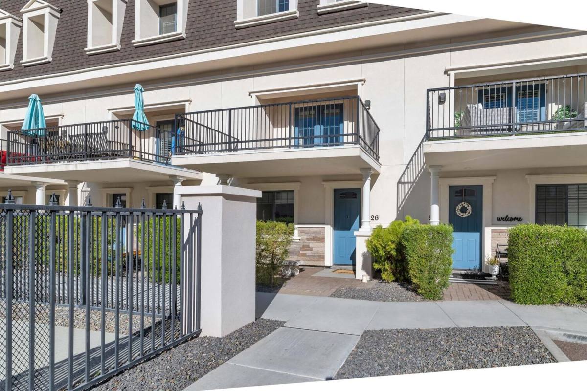 Townhouse for rent at 4438 N 27th St, Phoenix, AZ 85016