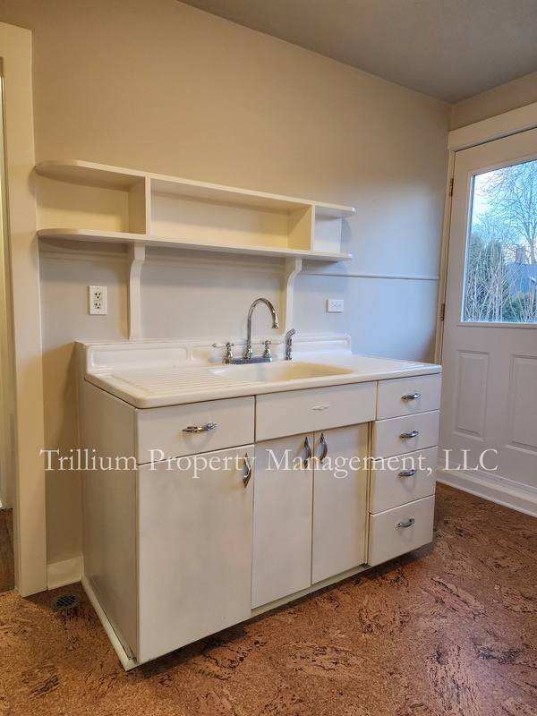 Apartment for rent at 3105 SE Main St #2, Portland, OR 97214