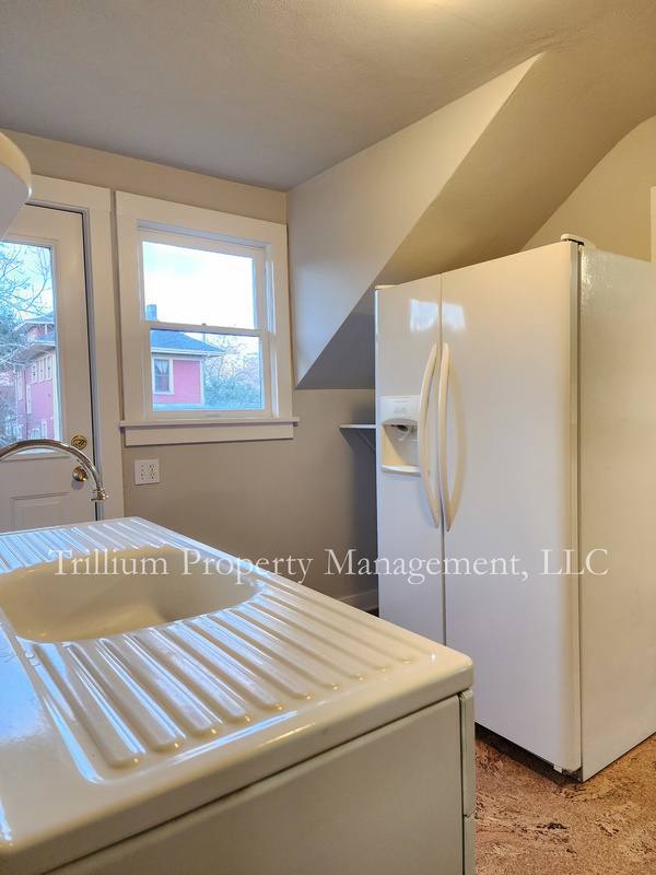 Apartment for rent at 3105 SE Main St #2, Portland, OR 97214