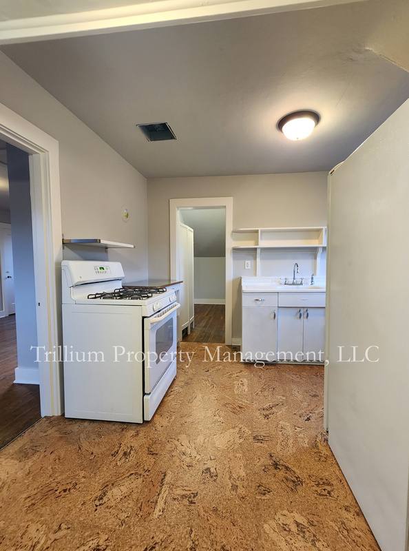 Apartment for rent at 3105 SE Main St #2, Portland, OR 97214