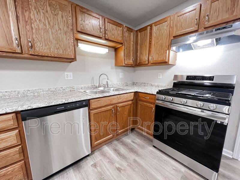 Townhouse for rent at 534 Forest Ave #A, Kansas City, MO 64106