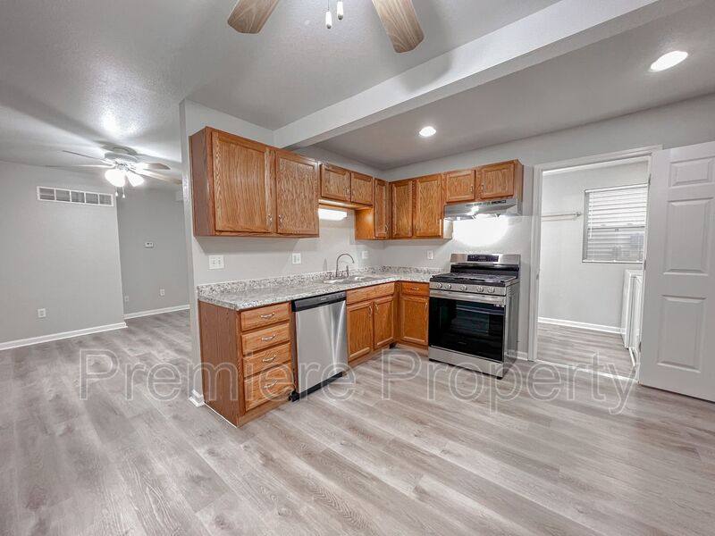Townhouse for rent at 534 Forest Ave #A, Kansas City, MO 64106