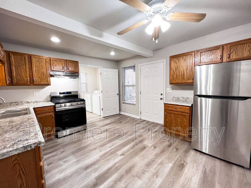Townhouse for rent at 534 Forest Ave #A, Kansas City, MO 64106