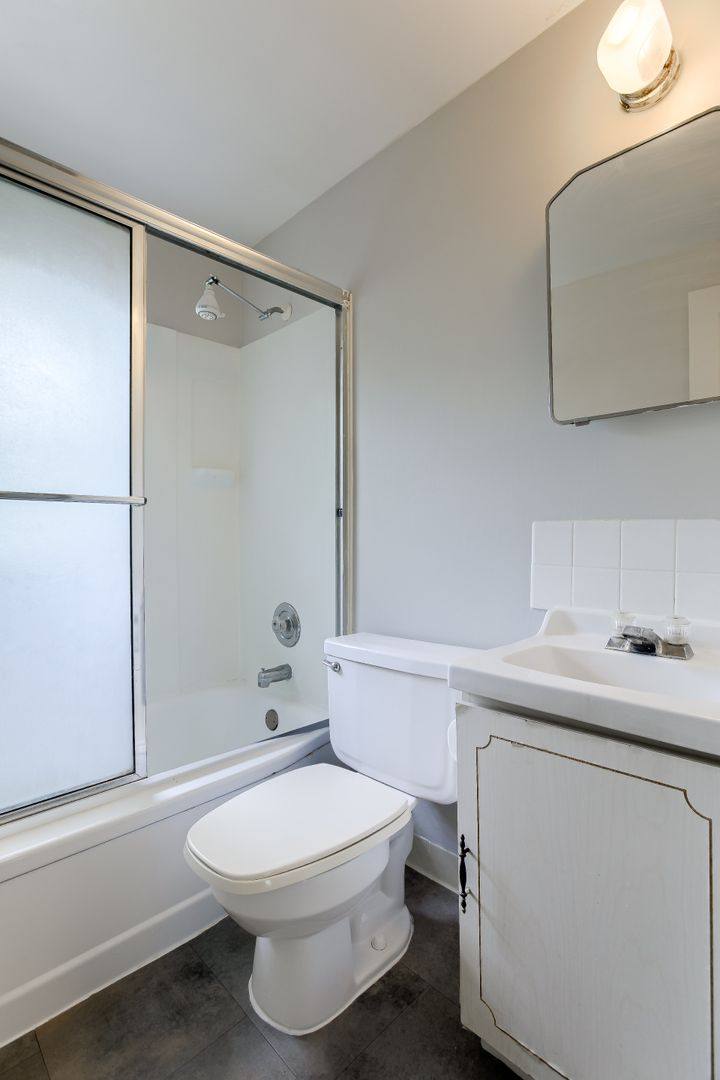 Apartment for rent at 2030 2034 S St, Lincoln, NE 68502