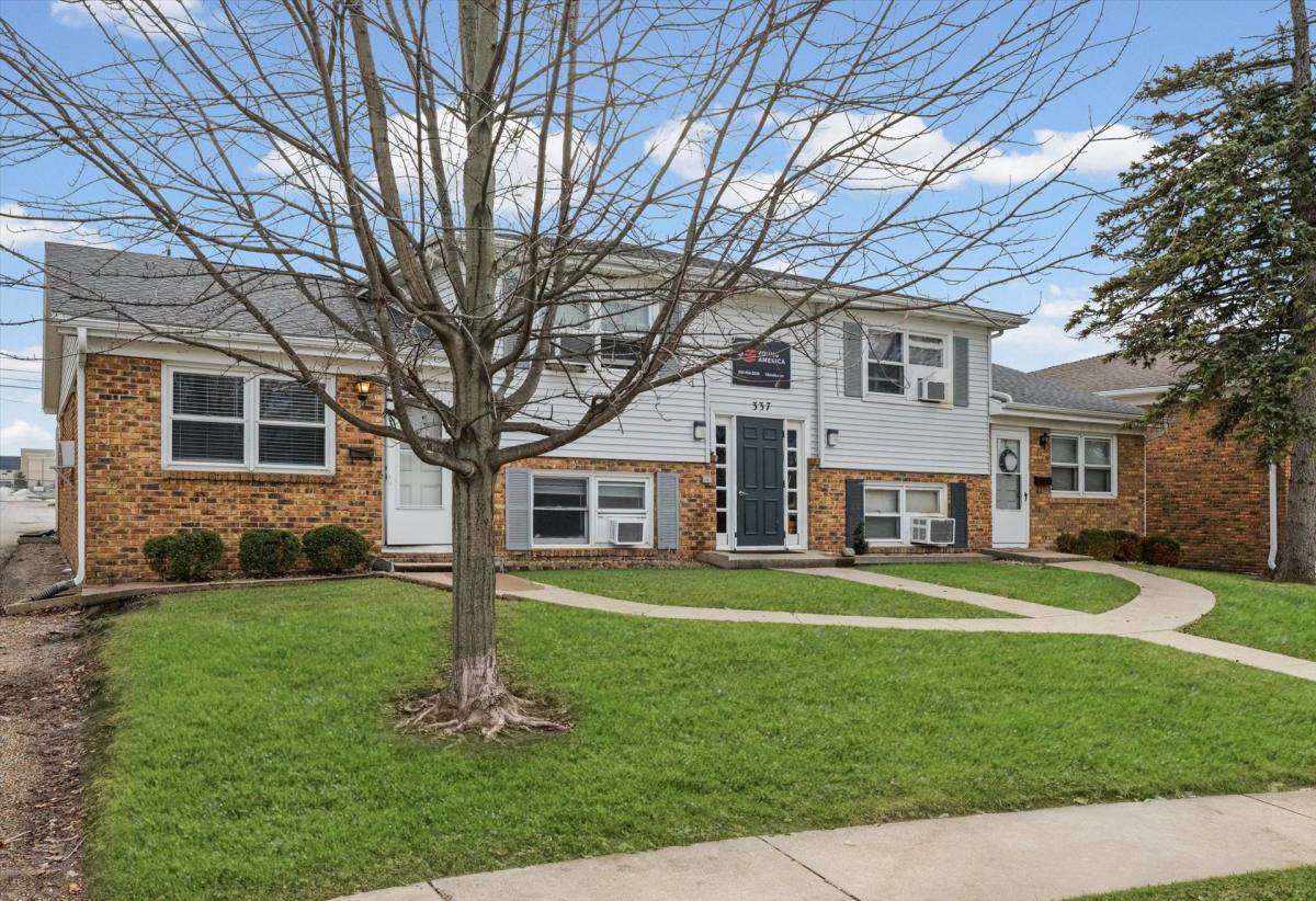 Apartment for rent at 339 Riley Dr, Bloomington, IL 61701