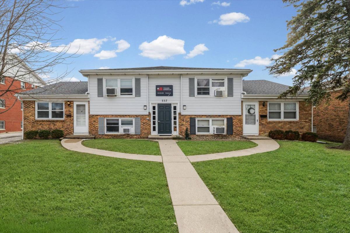 Apartment for rent at 339 Riley Dr, Bloomington, IL 61701