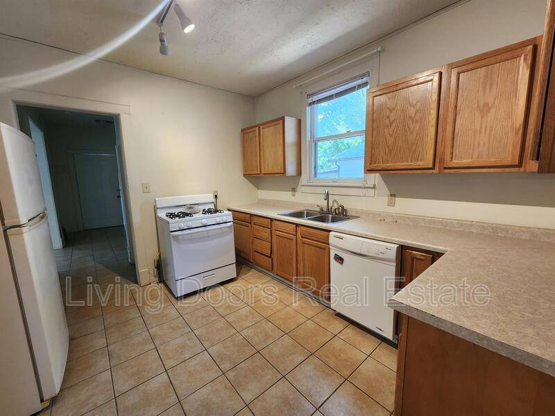 House for rent at 836 N 29th St, Lincoln, NE 68503