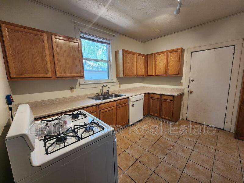 House for rent at 836 N 29th St, Lincoln, NE 68503