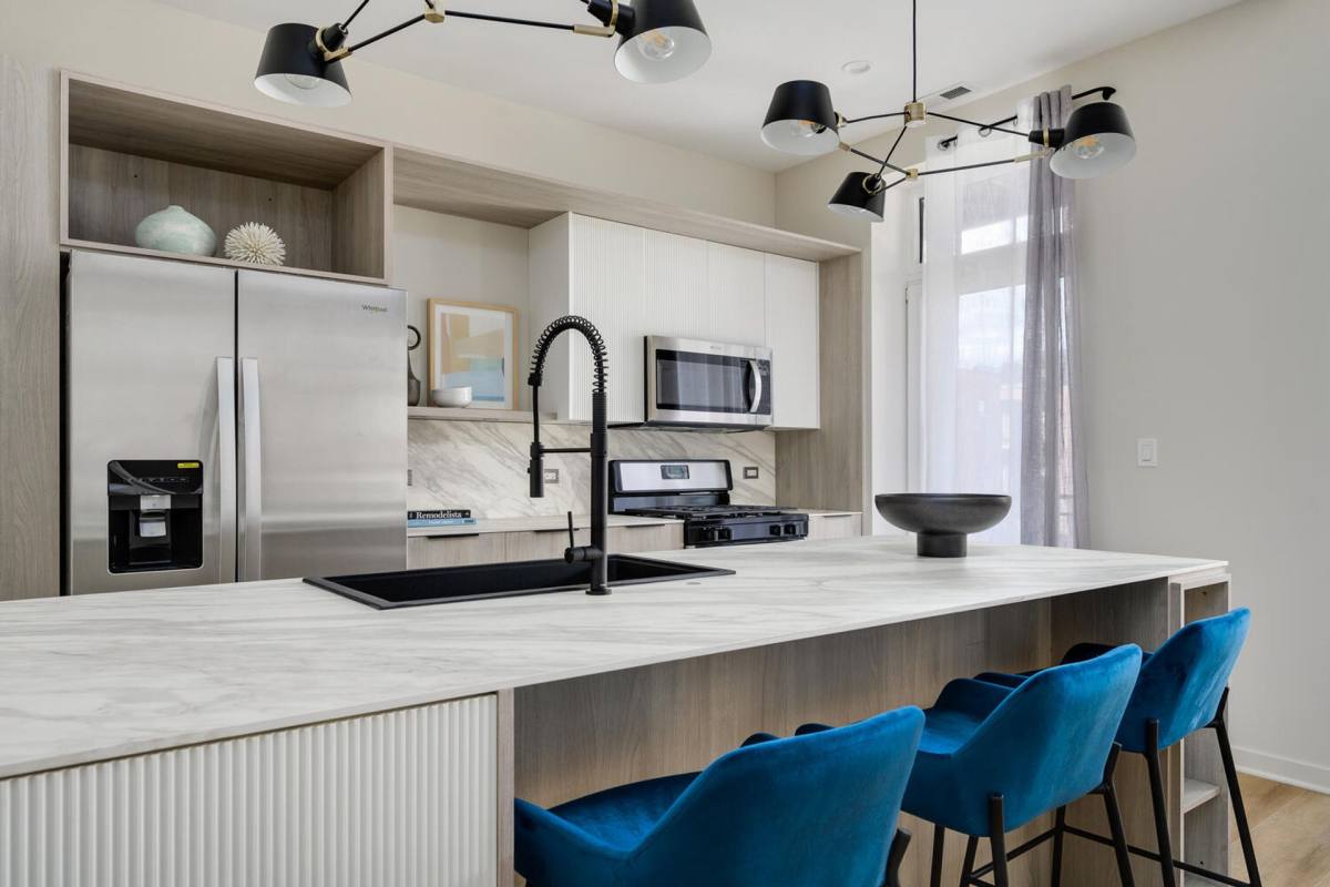 Apartment for rent at 4177 W Belmont Ave, Chicago, IL 60641