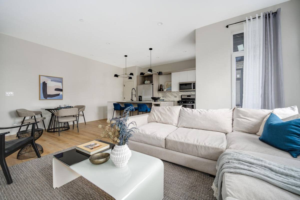 Apartment for rent at 4177 W Belmont Ave, Chicago, IL 60641
