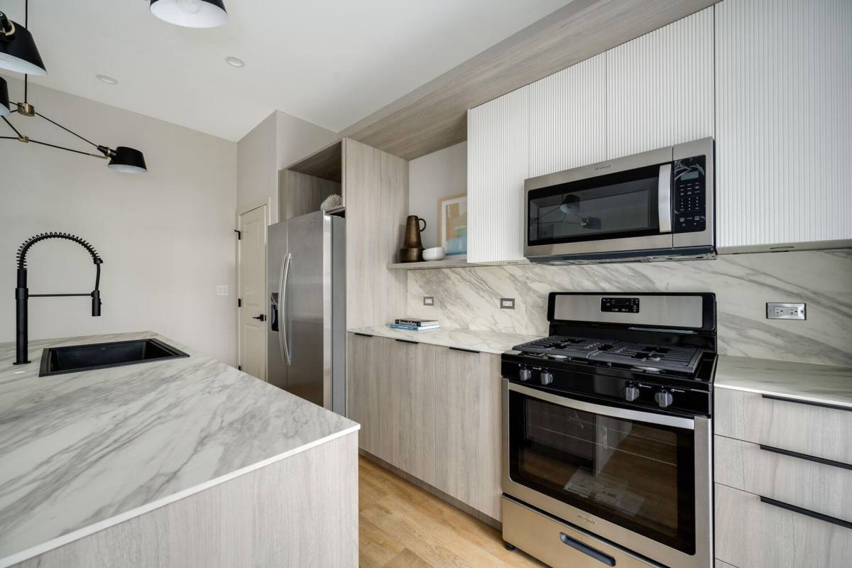 Apartment for rent at 4177 W Belmont Ave, Chicago, IL 60641