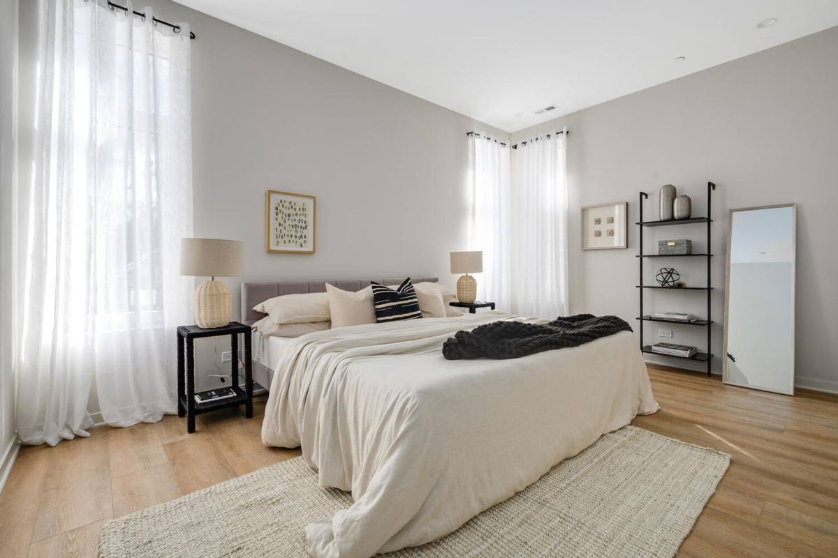 Apartment for rent at 4177 W Belmont Ave, Chicago, IL 60641