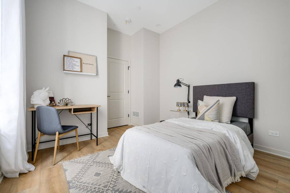 Apartment for rent at 4177 W Belmont Ave, Chicago, IL 60641