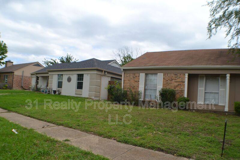 House for rent at 1520 Pebblewood Dr, Dallas, TX 75217