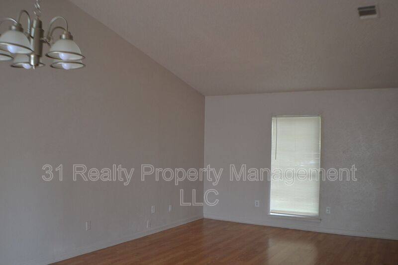 House for rent at 1520 Pebblewood Dr, Dallas, TX 75217