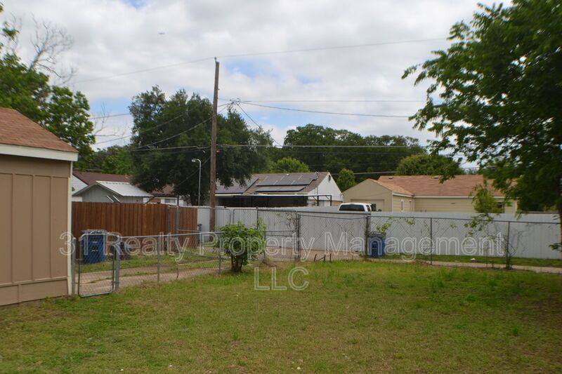 House for rent at 1520 Pebblewood Dr, Dallas, TX 75217