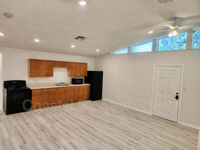 Apartment for rent at 148 18th St NW, Ruskin, FL 33570