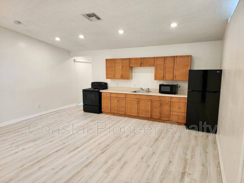Apartment for rent at 148 18th St NW, Ruskin, FL 33570