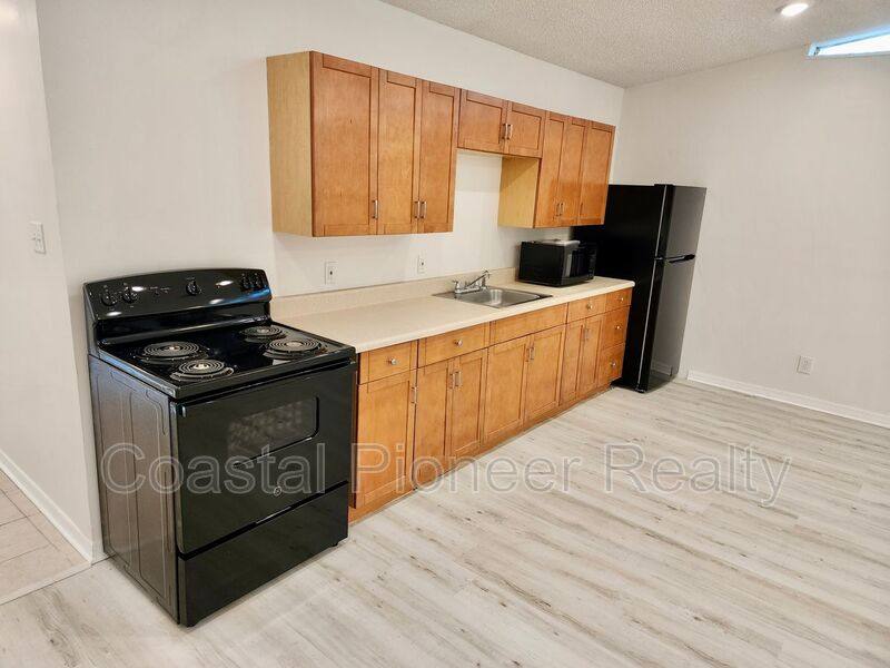 Apartment for rent at 148 18th St NW, Ruskin, FL 33570