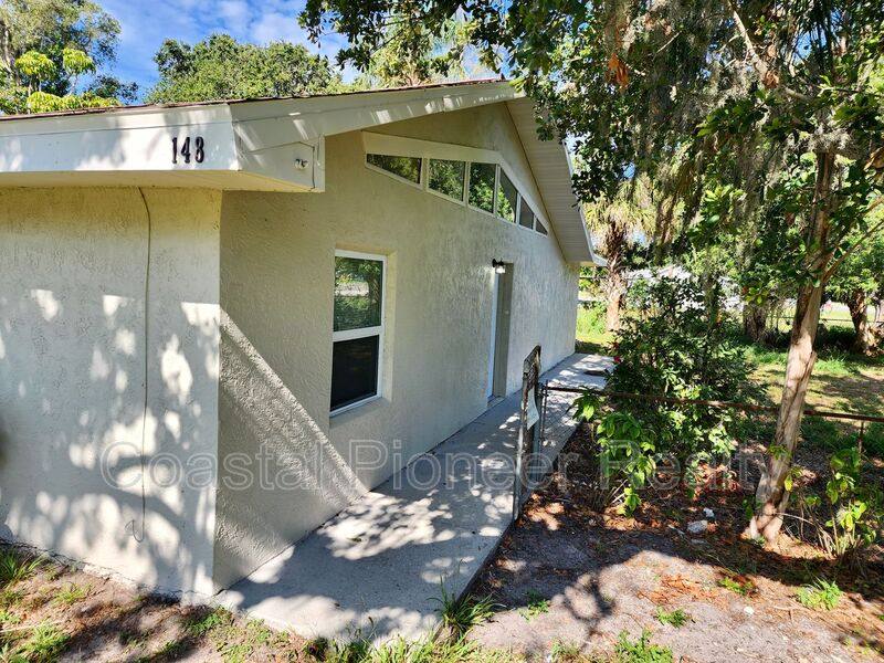 Apartment for rent at 148 18th St NW, Ruskin, FL 33570