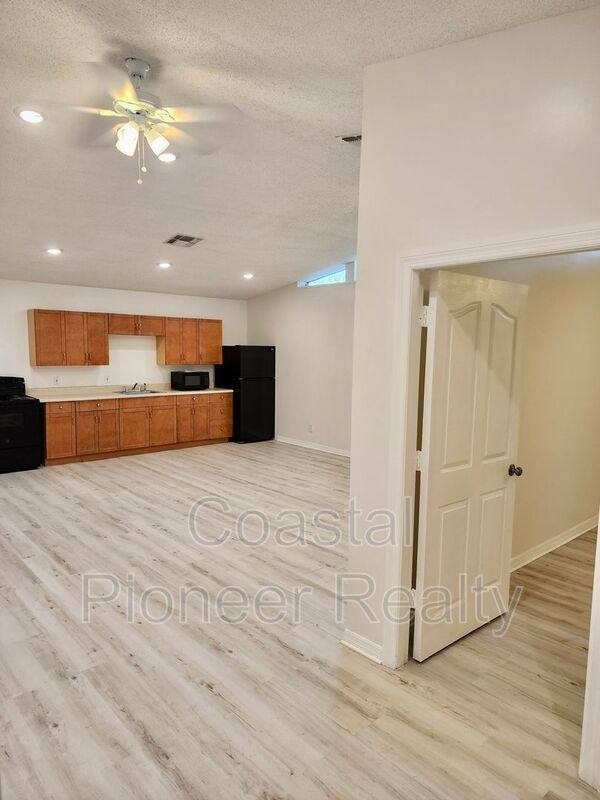 Apartment for rent at 148 18th St NW, Ruskin, FL 33570