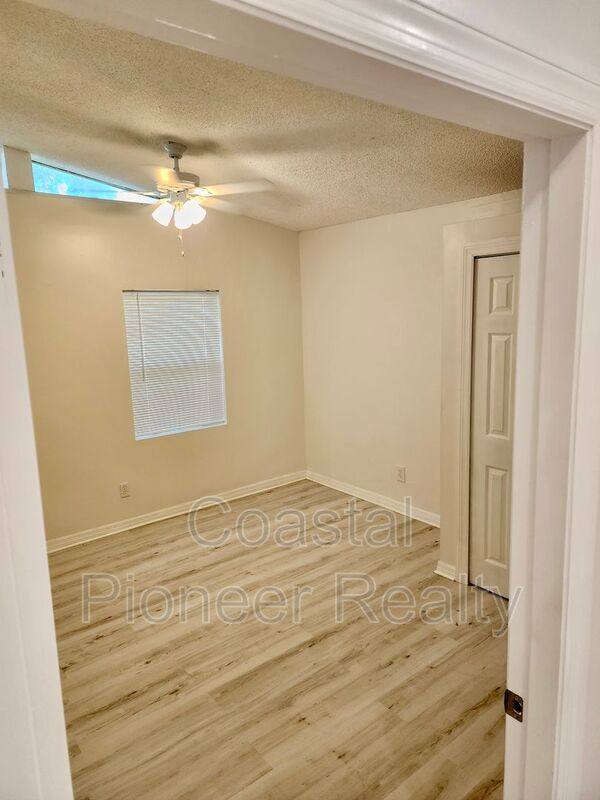 Apartment for rent at 148 18th St NW, Ruskin, FL 33570