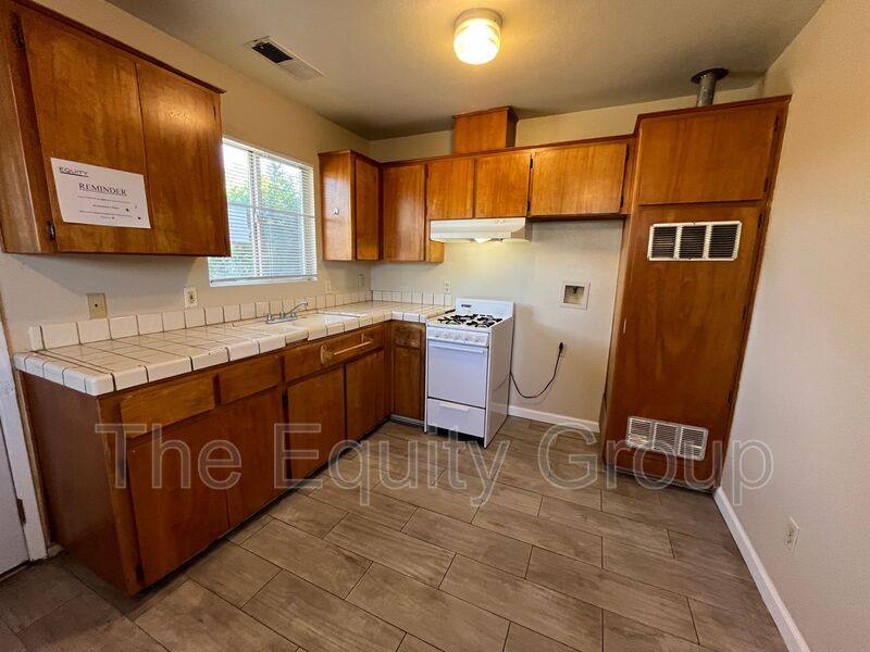 Apartment for rent at 62 N Villa St #10, Porterville, CA 93257
