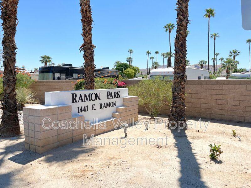 House for rent at 134 Fondulac St, Palm Springs, CA 92264