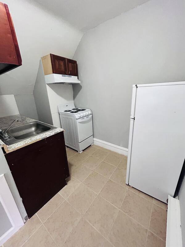 Apartment for rent at 1221 Lindley Ave #3, Philadelphia, PA 19141