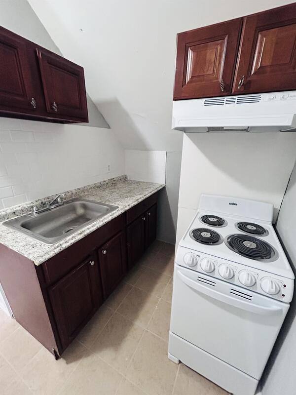 Apartment for rent at 1221 Lindley Ave #3, Philadelphia, PA 19141