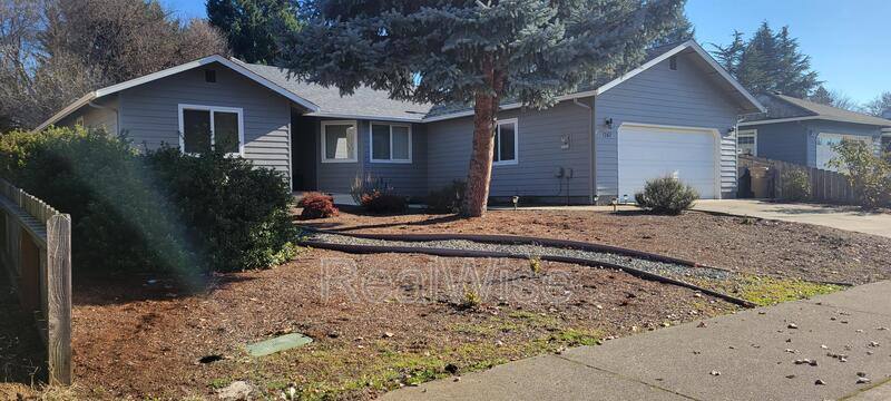 House for rent at 1267 SW Ironwood Dr, Grants Pass, OR 97526